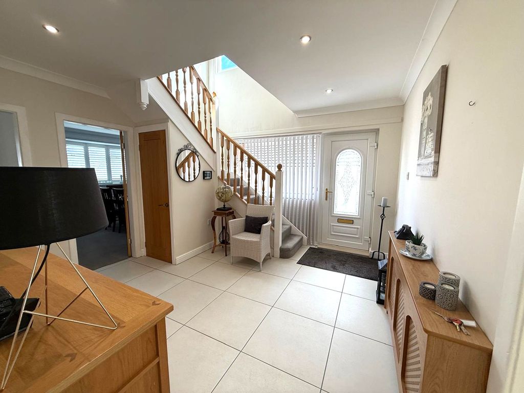 Property photo 3 of 16 Entrance 2