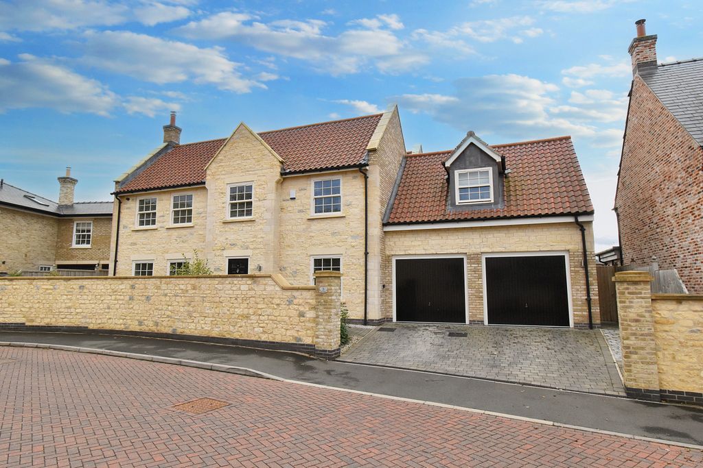 Property photo 1 of 25