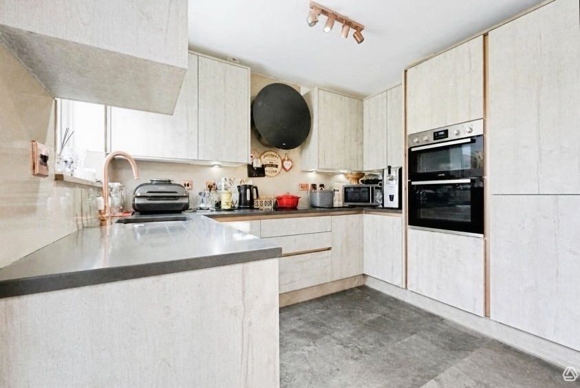 Property photo 3 of 10 Pbox-Img.Jpg
