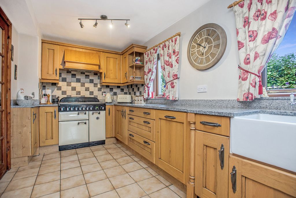 Property photo 3 of 27