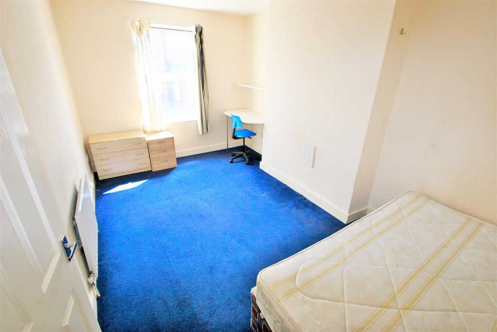 Property photo 3 of 4 Bright And Simple Student Bedroom Featuring A Sing...