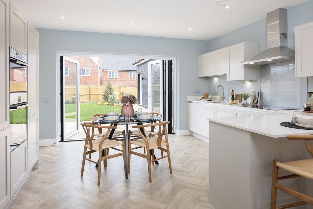 Property photo 3 of 17 Sambrooke Park, Potters Bar