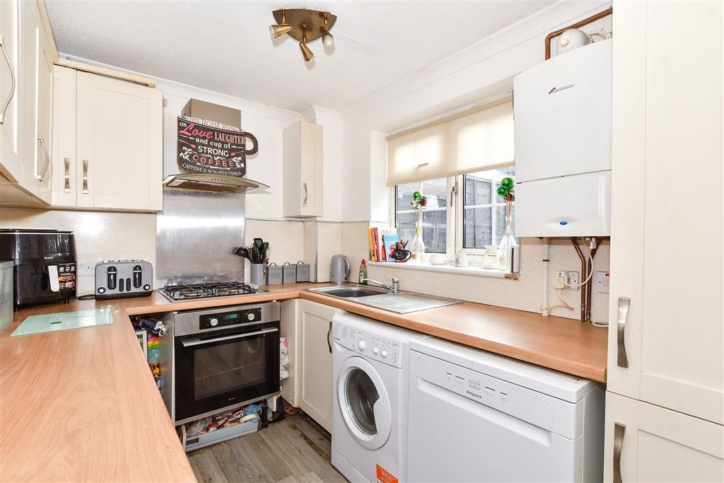 Property photo 1 of 10 Kitchen