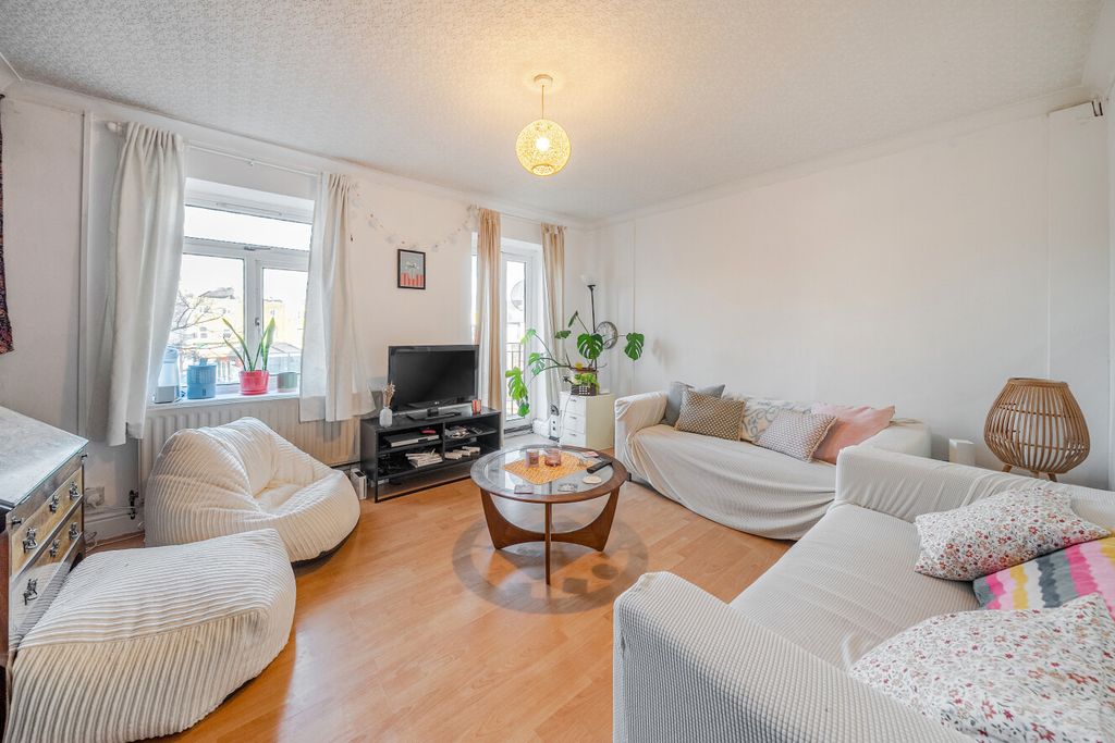 Property photo 1 of 12 1419554-18-699De0...