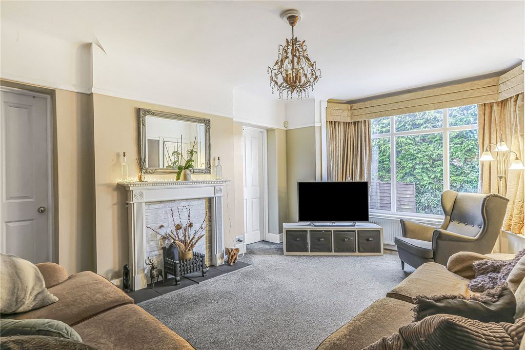 Property photo 2 of 20 Lounge