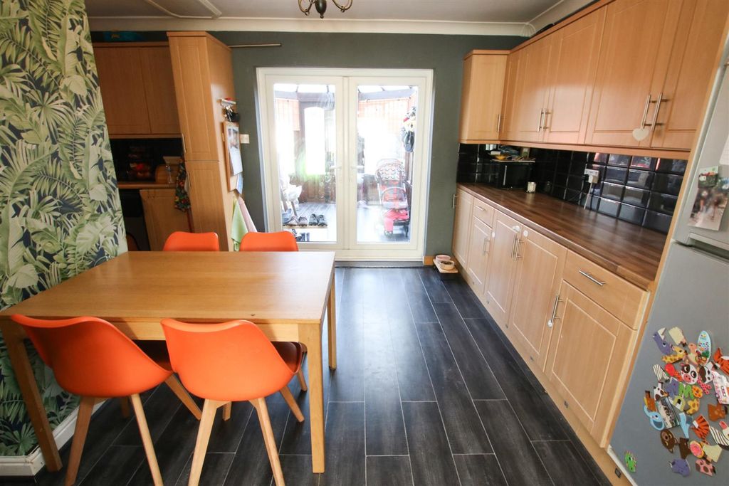 Property photo 3 of 16 Dining Kitchen