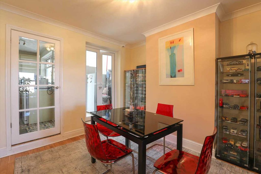 Property photo 3 of 17 Dining Area