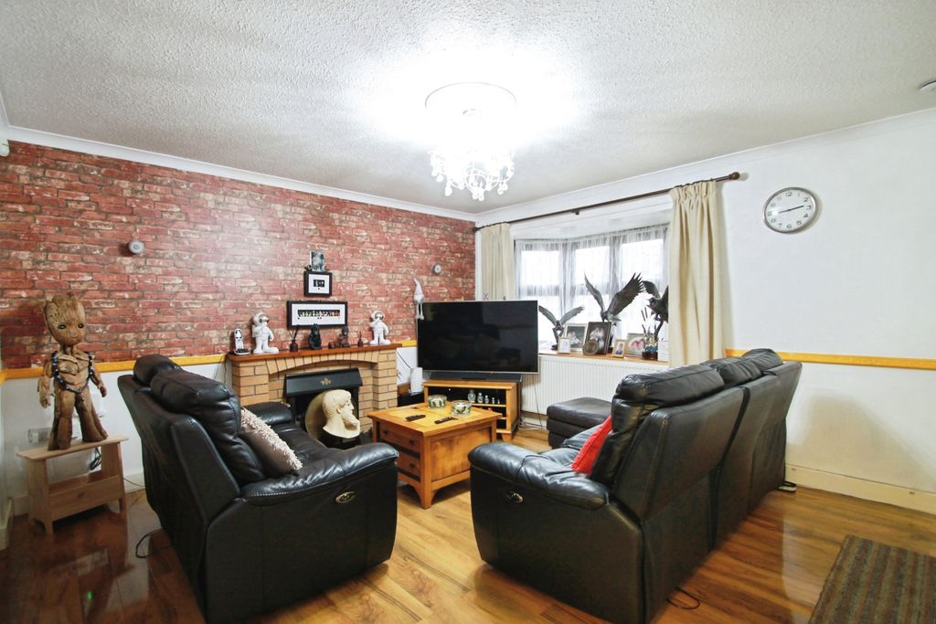 Property photo 2 of 18 Living Room