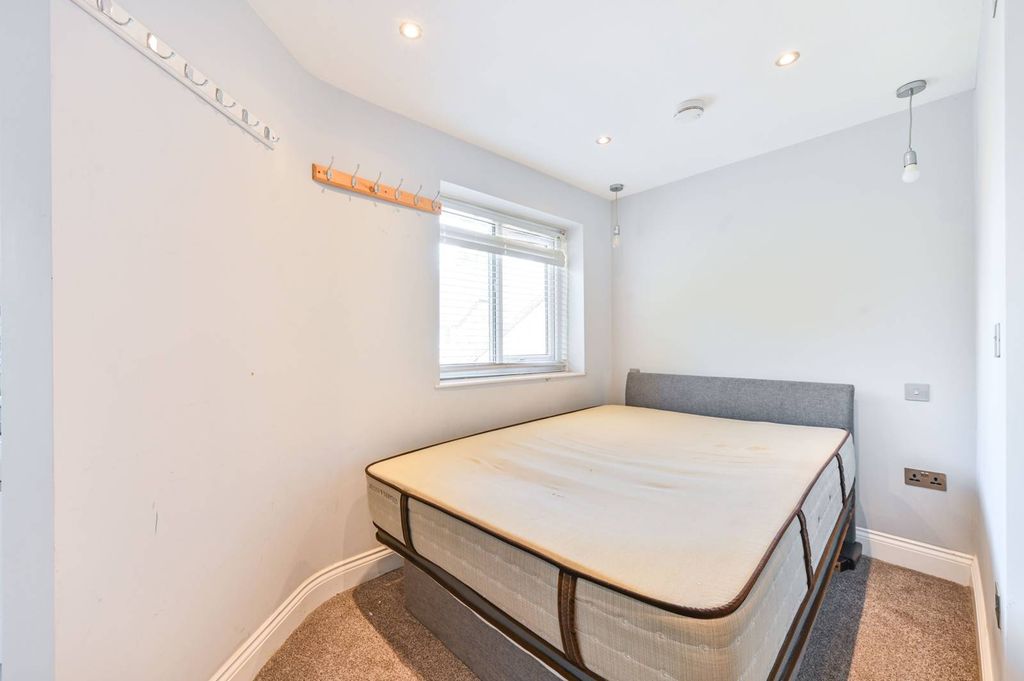 Property photo 2 of 6
