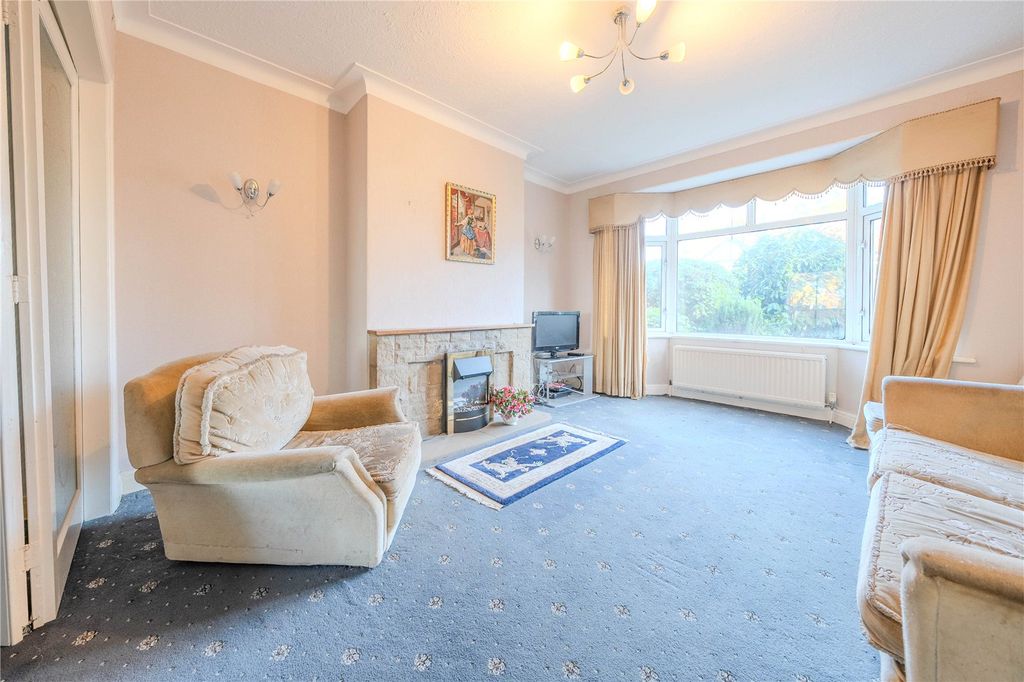 Property photo 2 of 16 Lounge