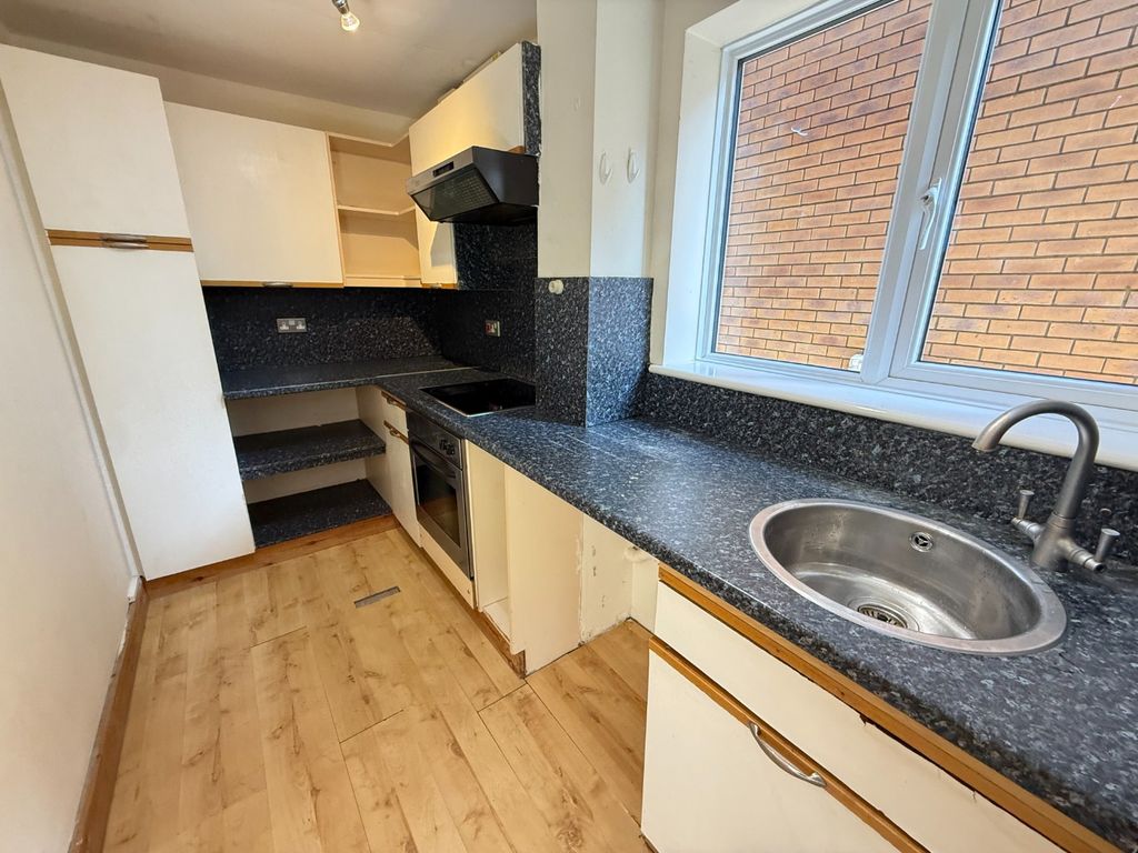 Property photo 3 of 12 5225353