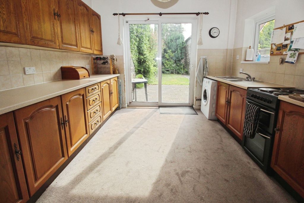 Property photo 3 of 12 Kitchen