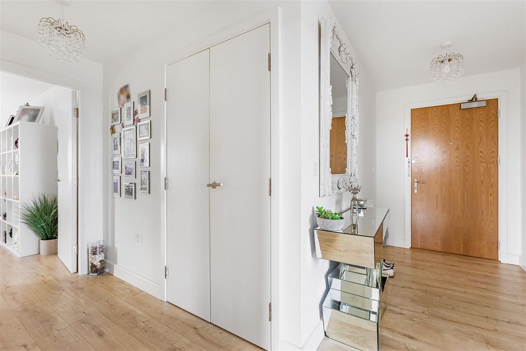 Property photo 2 of 21 18_70638.Jpg