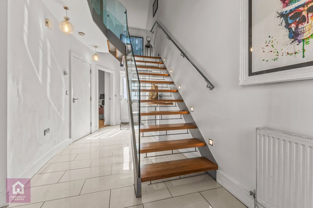 Property photo 2 of 21 Picture 2