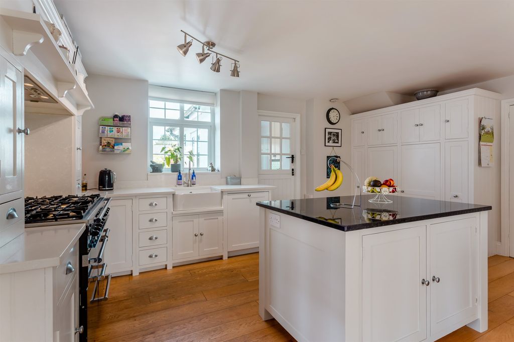 Property photo 3 of 44