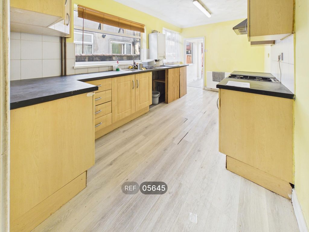 Property photo 2 of 20 Kitchen