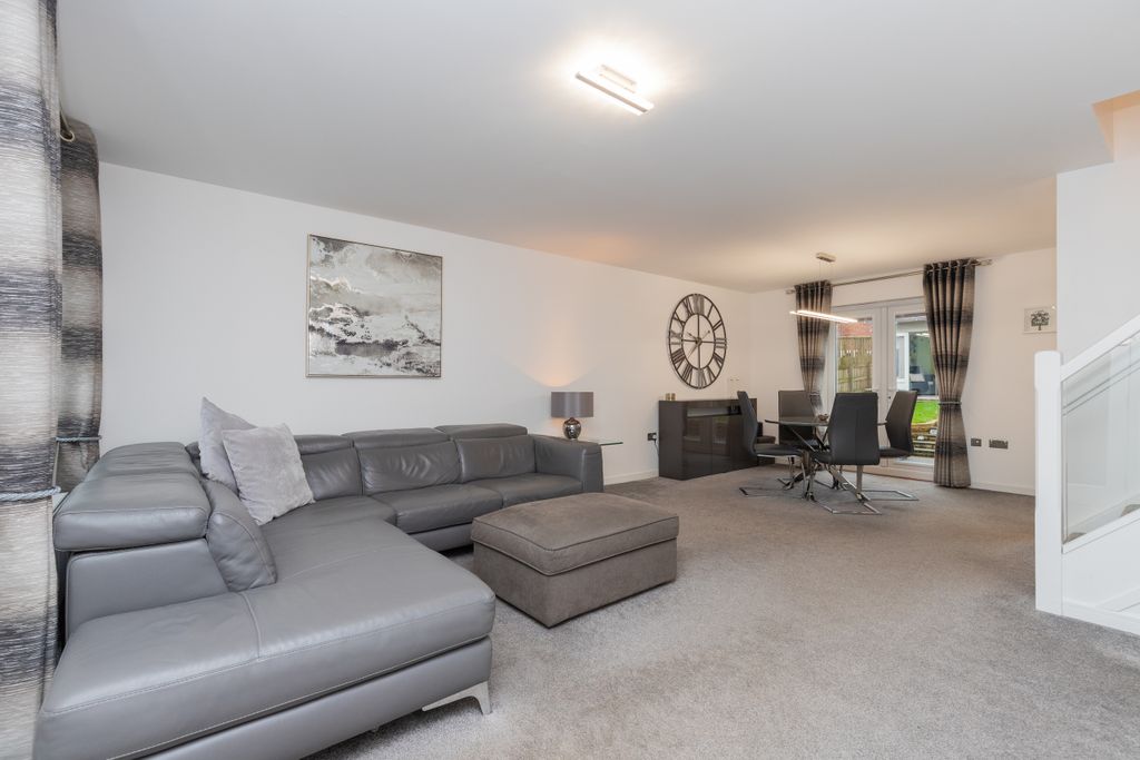 Property photo 2 of 22 77 Rosemont Place Barrhead G78 1Fe L-4