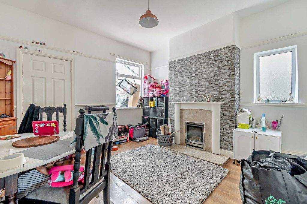 Property photo 3 of 25