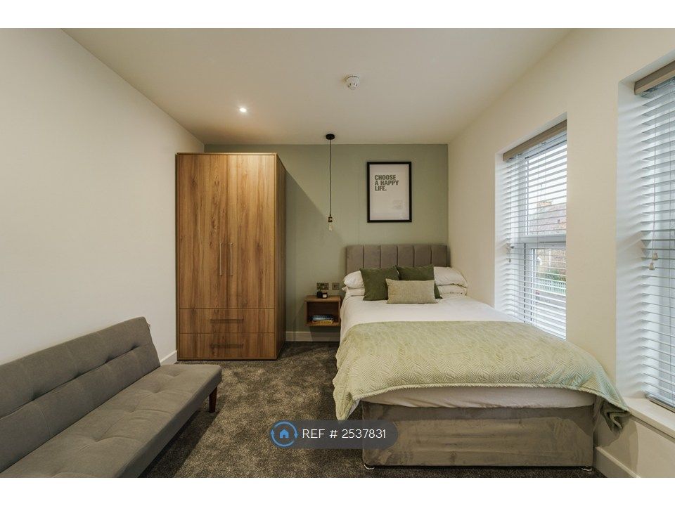 Property photo 2 of 12 Room 3 Double Ensuite