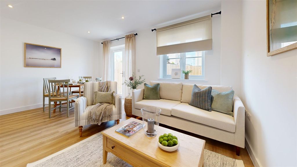 Property photo 3 of 15 Living-Room (27).Jpg