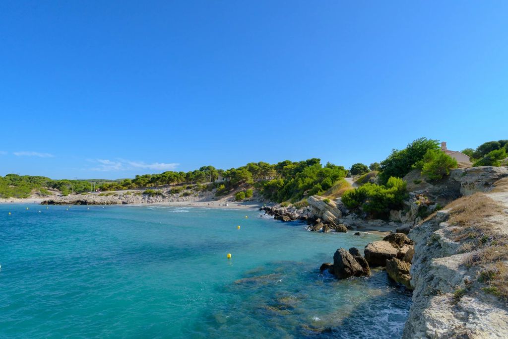 Property photo 3 of 28