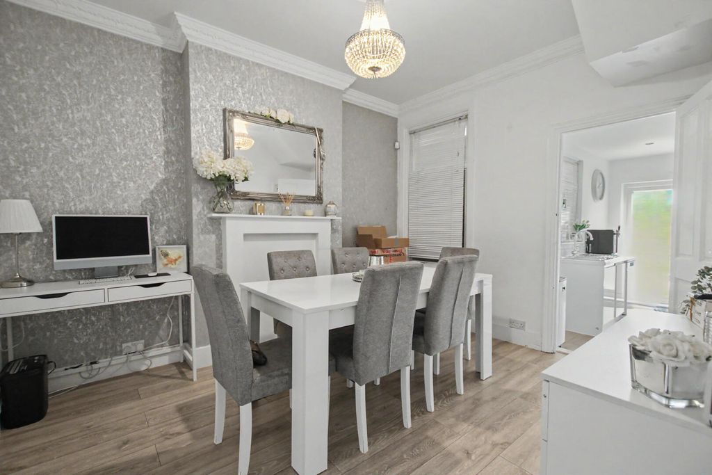 Property photo 3 of 8 Dining Room