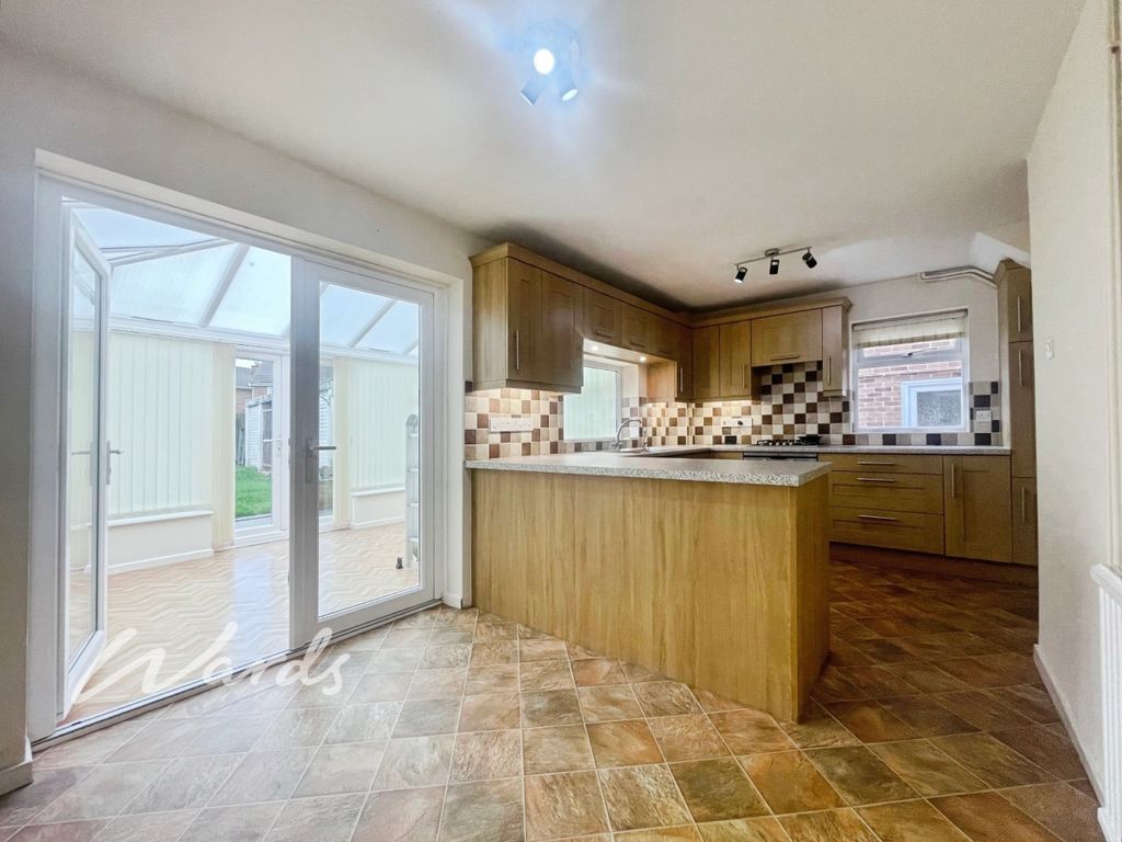 Property photo 3 of 20 Kitchen