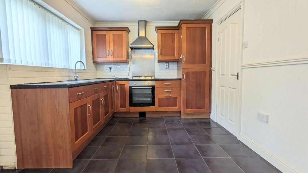 Property photo 3 of 25