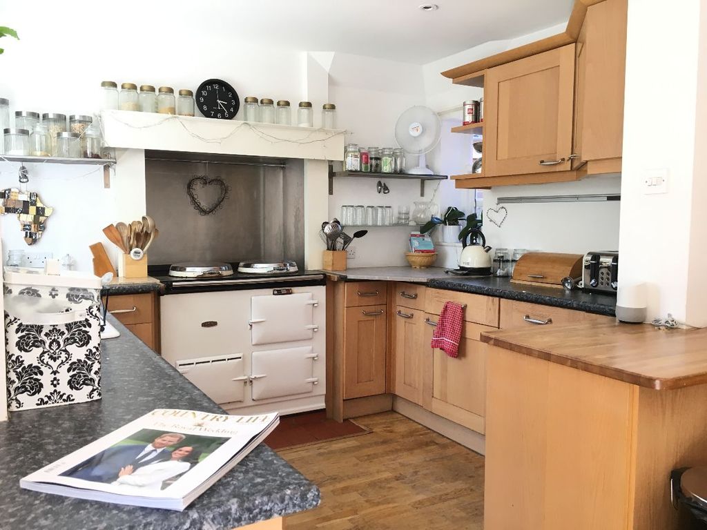 Property photo 2 of 28 Kitchen