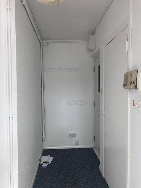 Property photo 2 of 7 Hallway