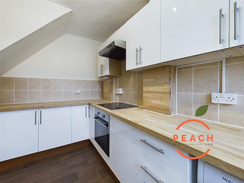 Property photo 3 of 11 Cam04237G0-Pr0033-Still005.Jpg