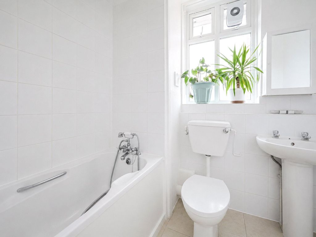 Property photo 3 of 8 Bathroom