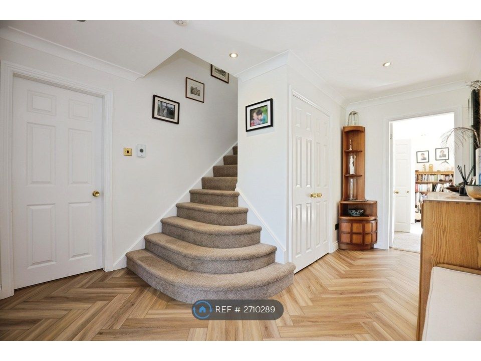 Property photo 3 of 16 Hallway