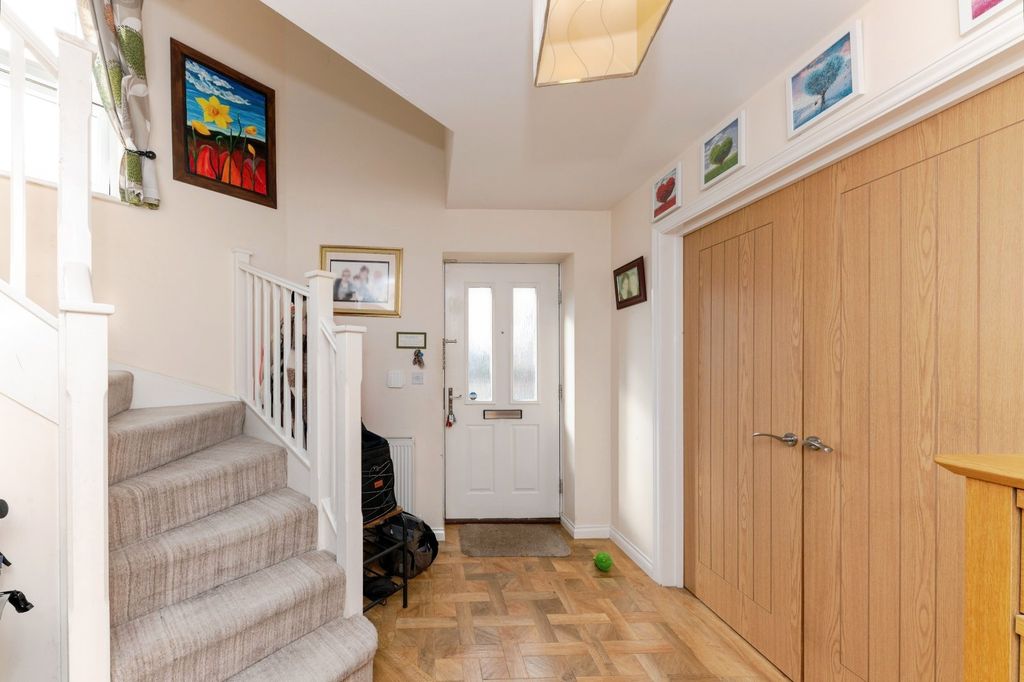 Property photo 2 of 20 Entrance Hall