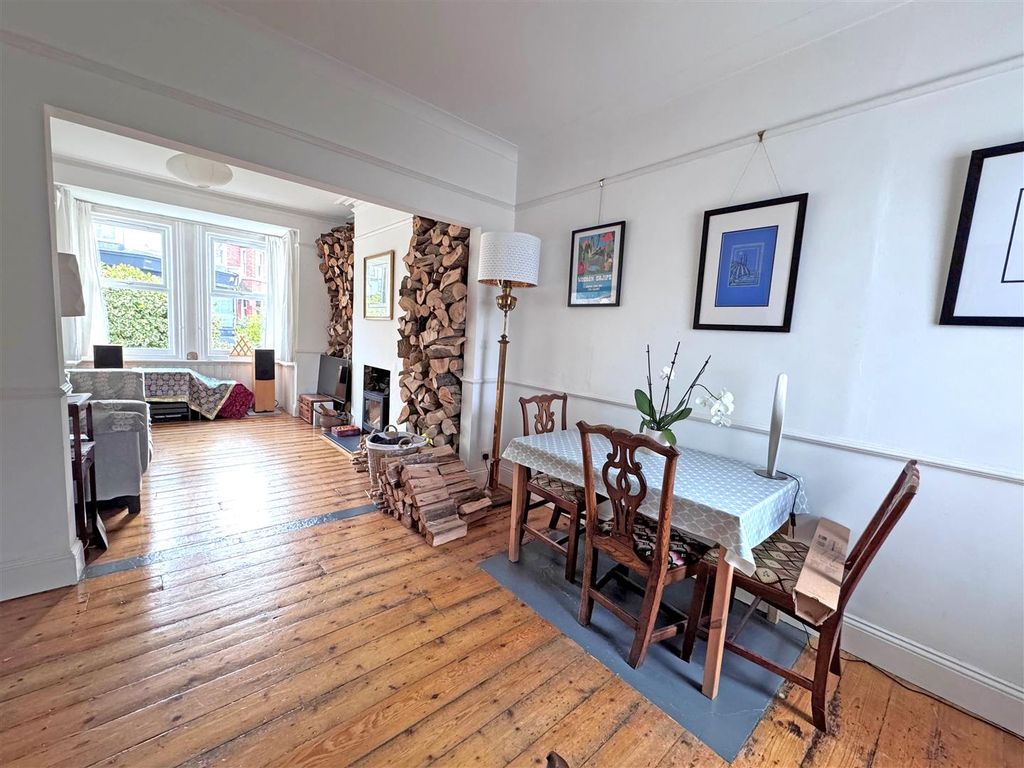 Property photo 3 of 21 14E.Jpg