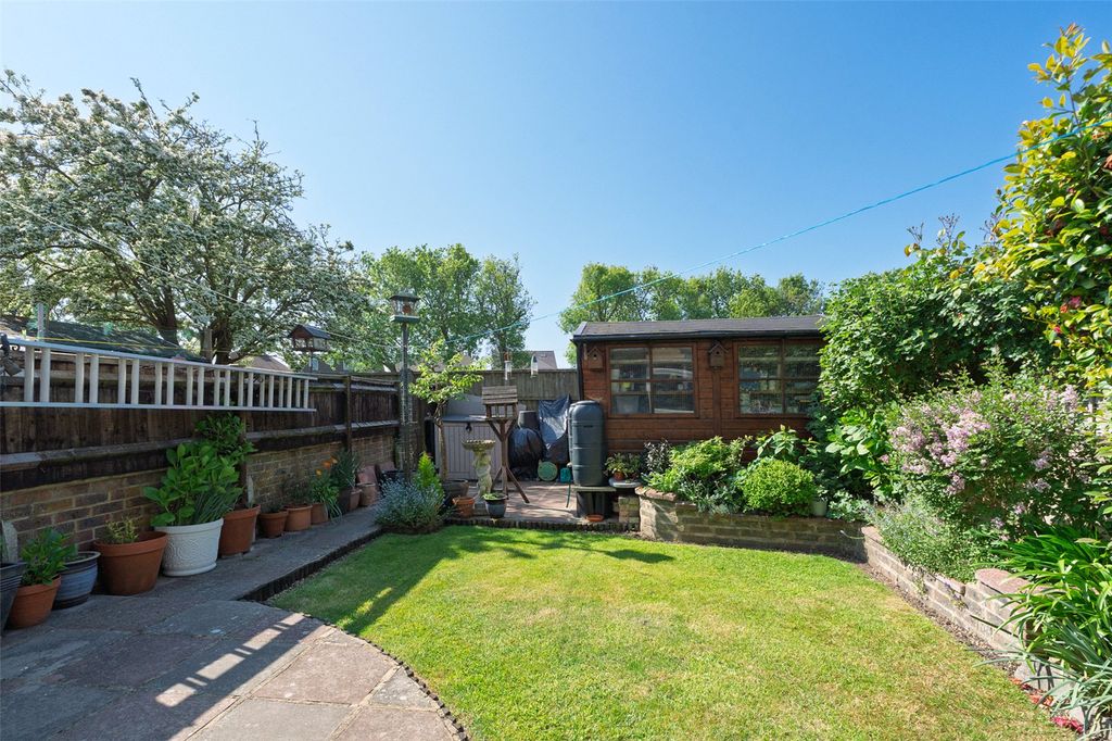 Property photo 2 of 27 Picture No. 12