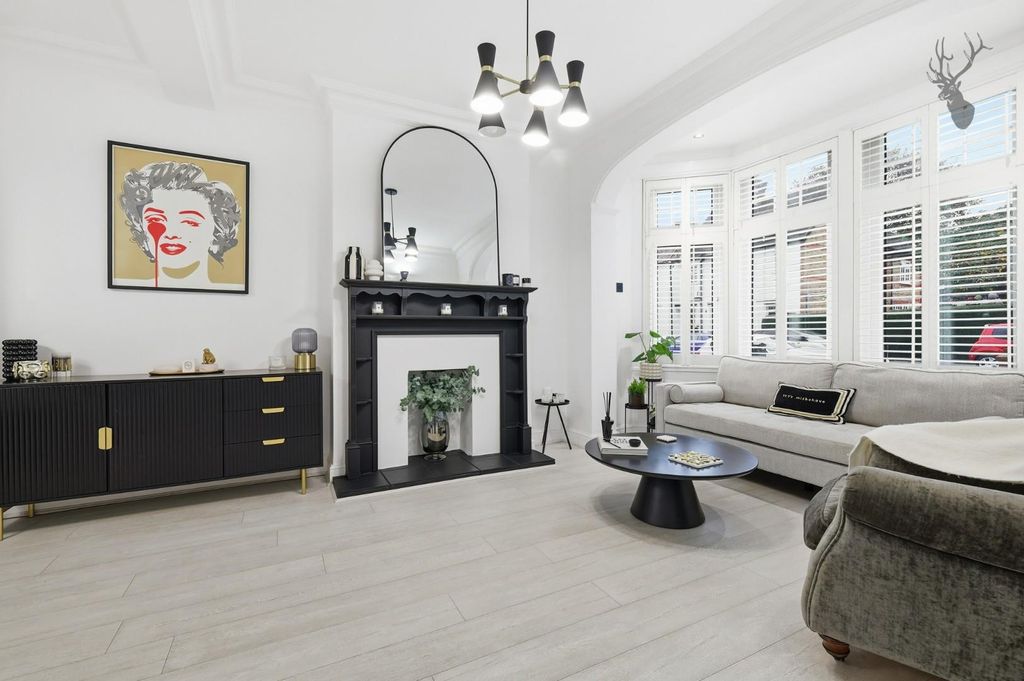 Property photo 3 of 25