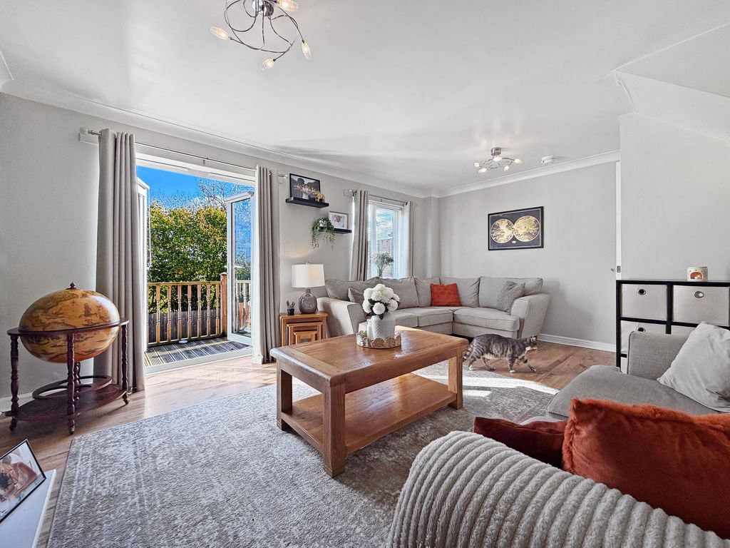 Property photo 2 of 32