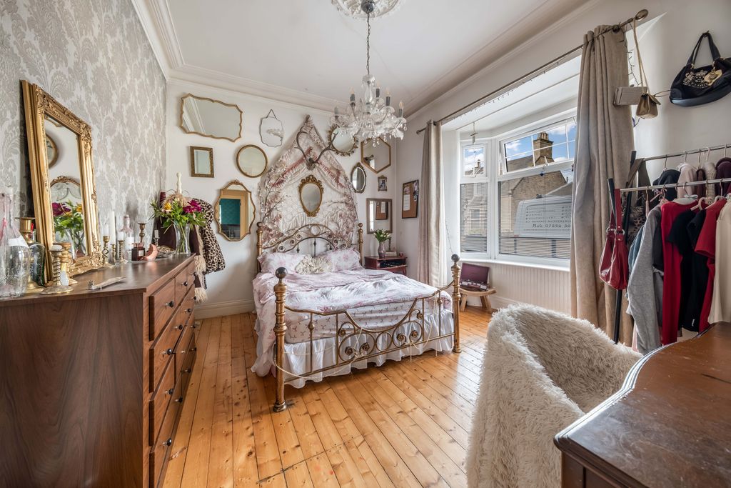 Property photo 3 of 61