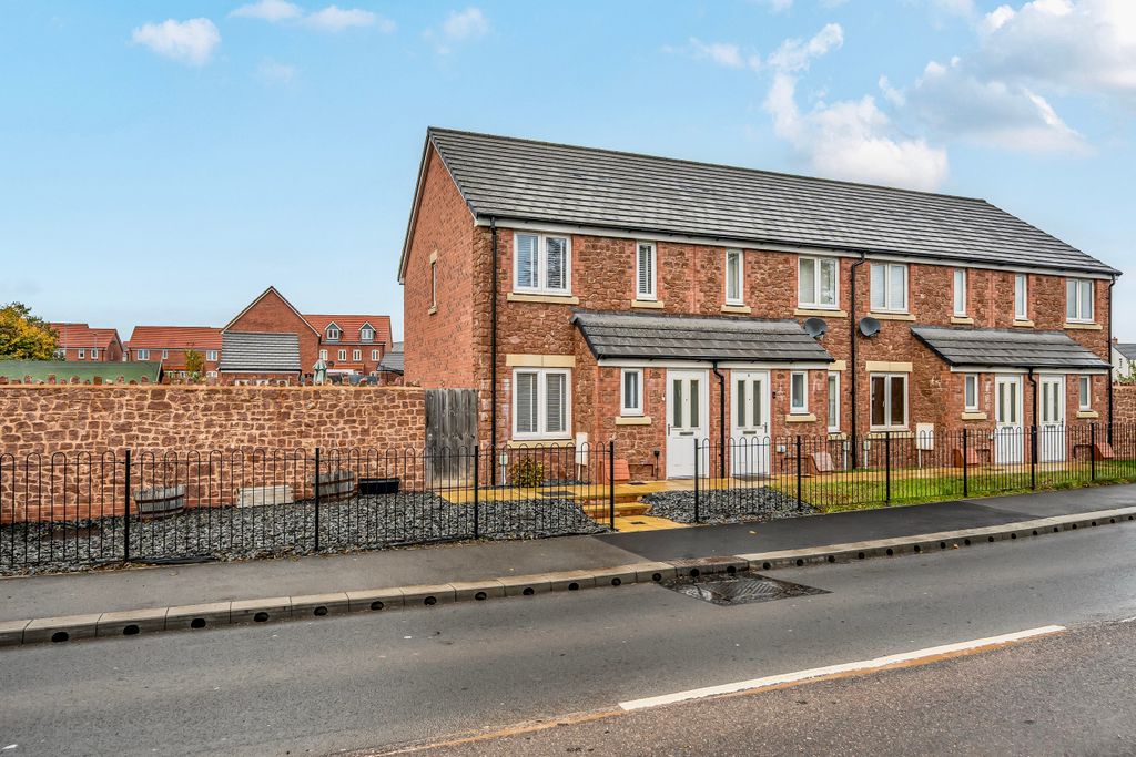 Property photo 1 of 23 .