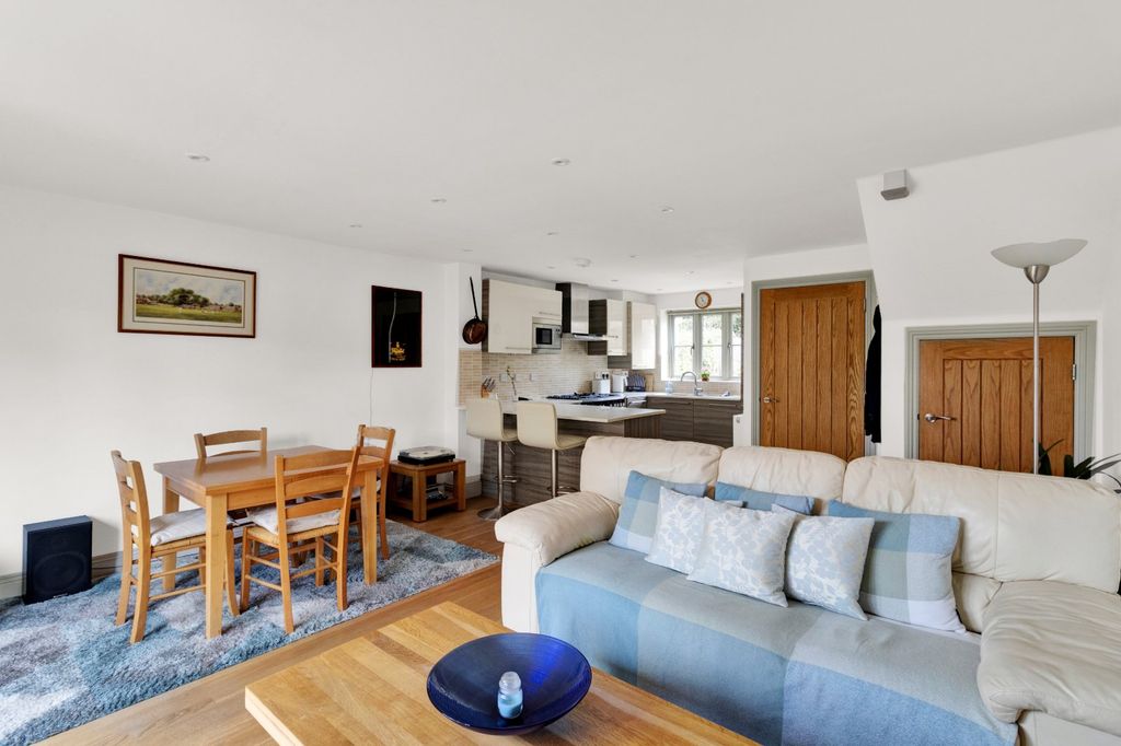 Property photo 3 of 20 Living Room