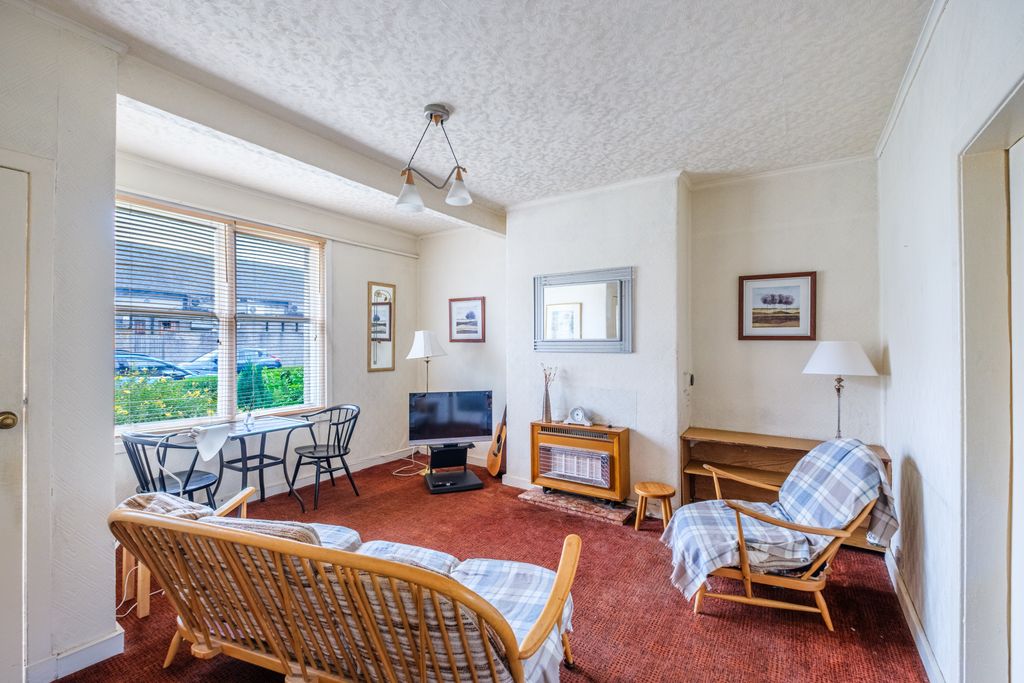 Property photo 2 of 32