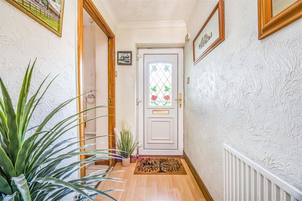 Property photo 3 of 26 8 Sullivan Way, Purbrook-Small-Porticomarketing-Oh