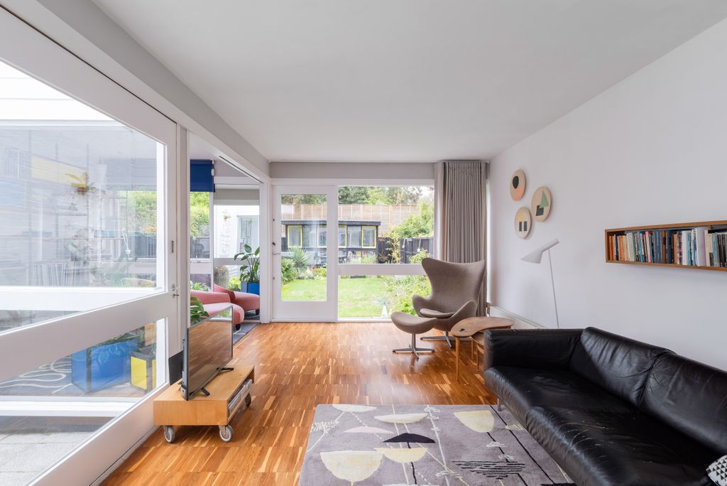 Property photo 1 of 24