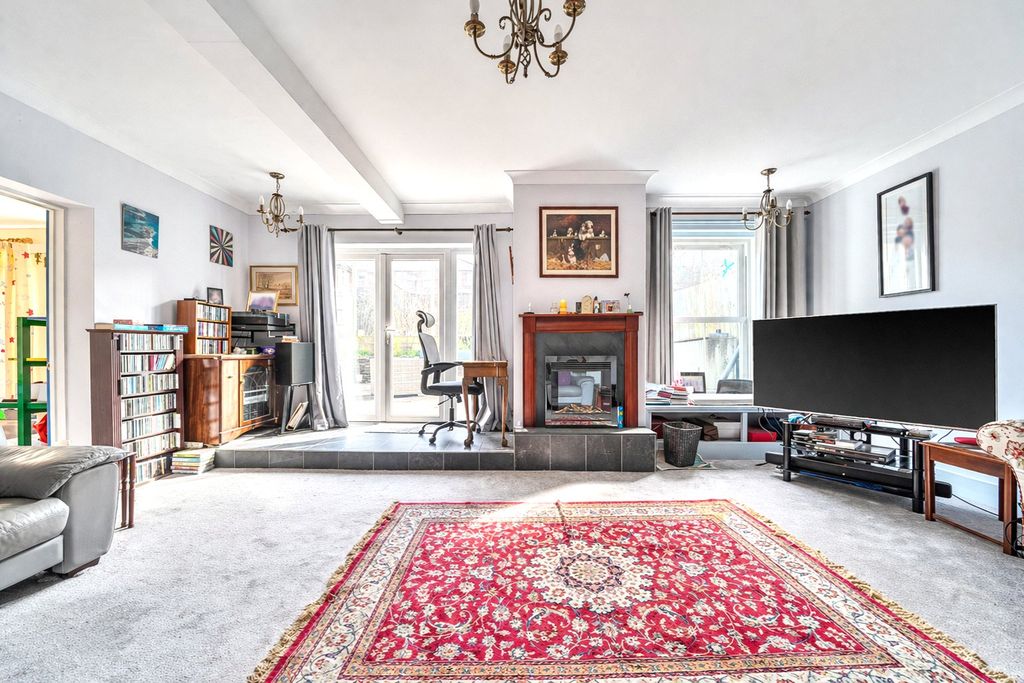 Property photo 2 of 25 Picture No. 29