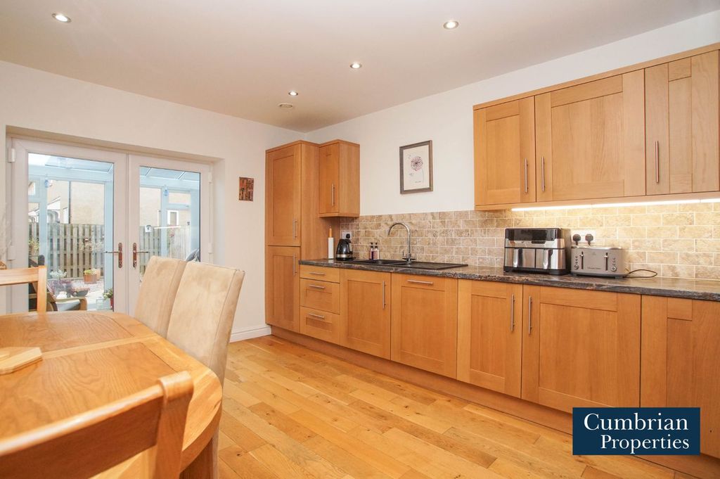 Property photo 2 of 22 Dining Kitchen
