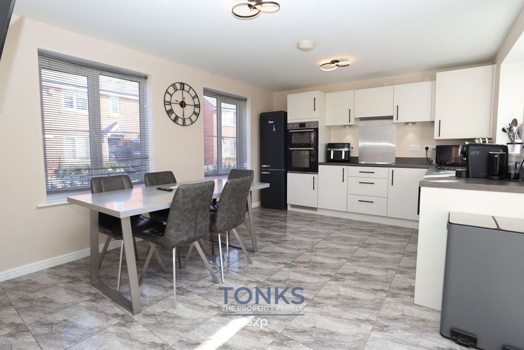 Property photo 3 of 21