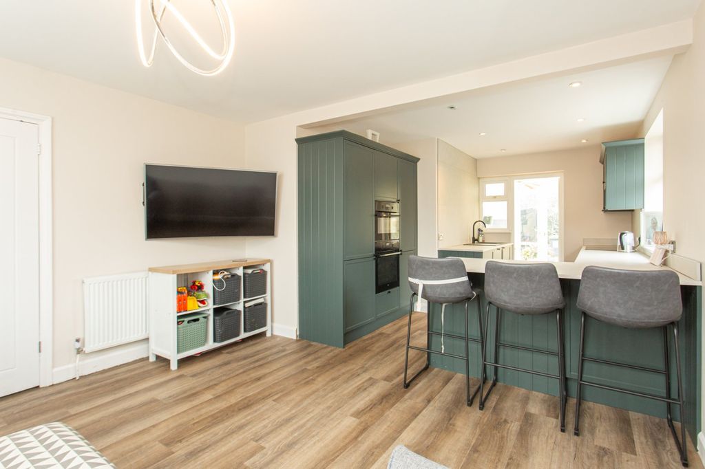 Property photo 2 of 14 Picture 2