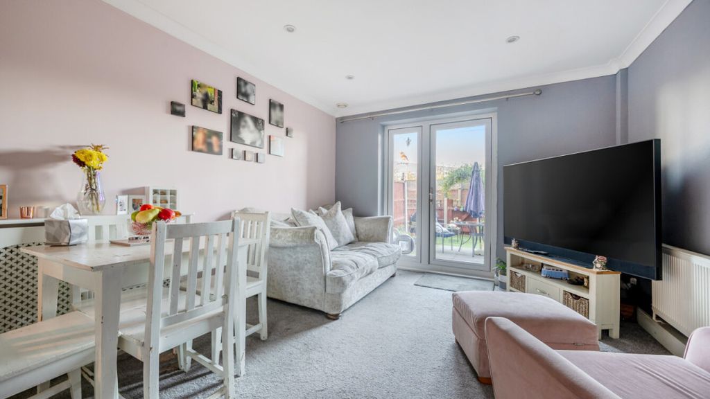 Property photo 3 of 20