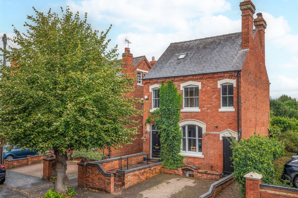Property photo 1 of 17